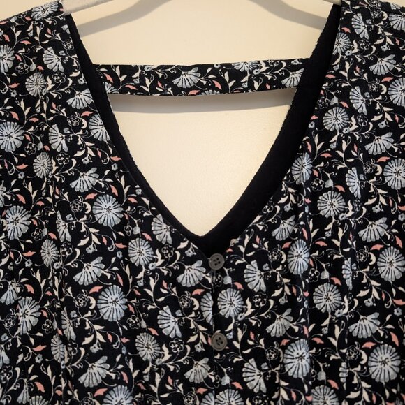 LOFT Blue Floral, Short-Sleeved Romper (Size S) - Picture 4 of 7